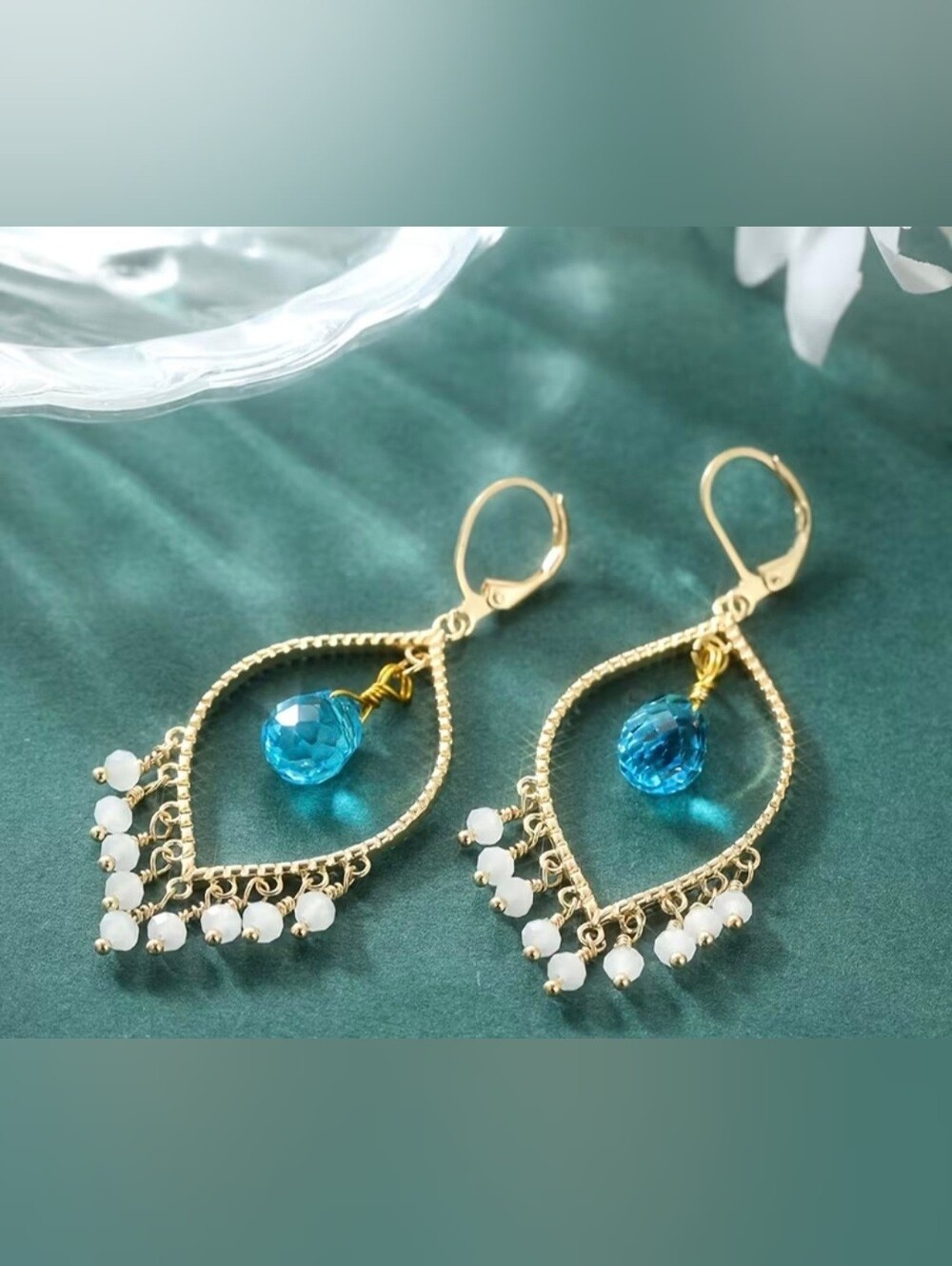 🩵🤍NEW🩵🤍 BEAUTIFUL!! Bohemian Faceted Sea Blue Crystal W/Moonstone Earrings